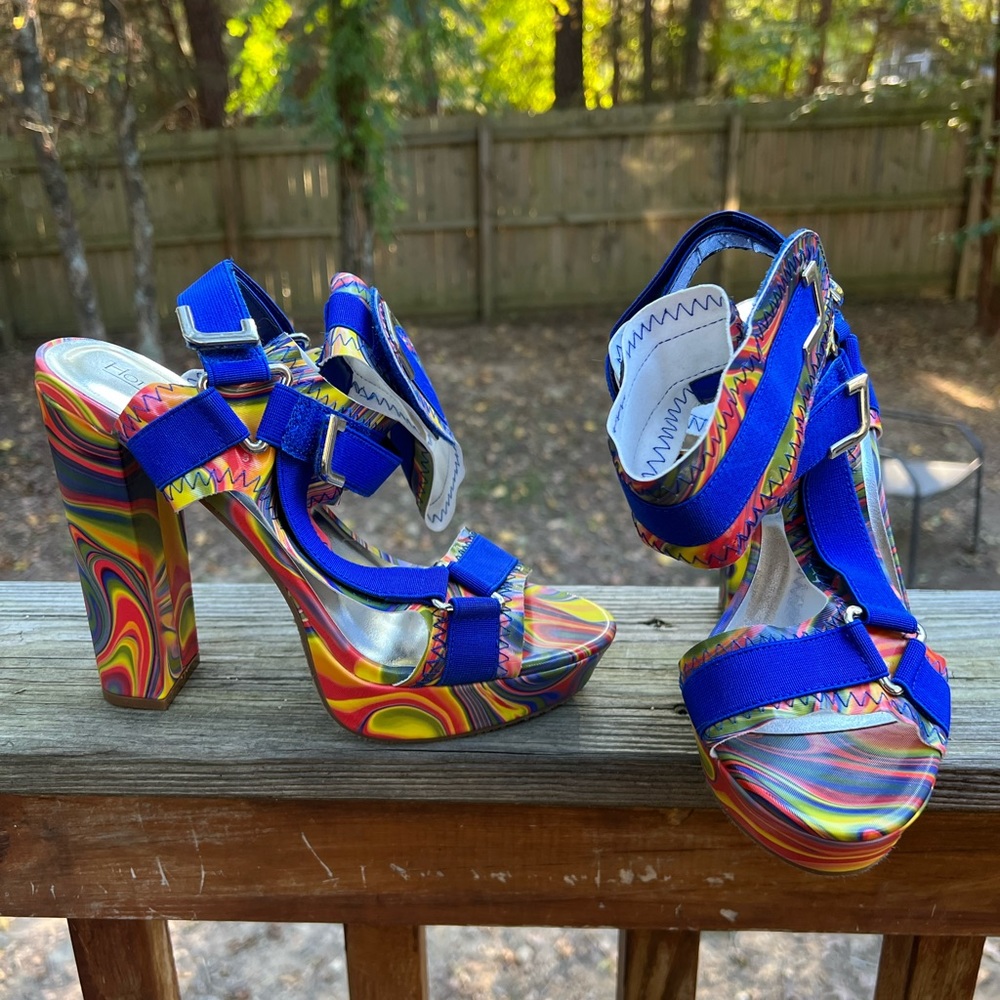 HOT TOMATO Unique Rainbow Platform Heels size 8W